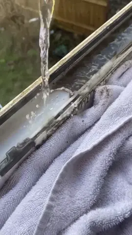 Dirt like this = Satisfaction guaranteed 😘🤌🏻  #CleanTok #deepclean #window #cleaning #satisfying #asmr #foryou #viral #fyp