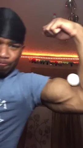 #stitch with @jaytooofit so different much wow #foryou #foryoupage #ariniswack #thereiseggonmyfoothelp