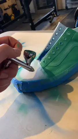 working on a new YouTube video 🙌🏼 go subscribe! Link in bio #customsneakers