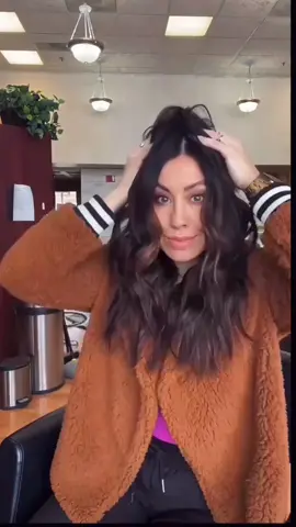 Beach’s waves hair tutorial #fyp #hair #hairtok #aveda #tutorial