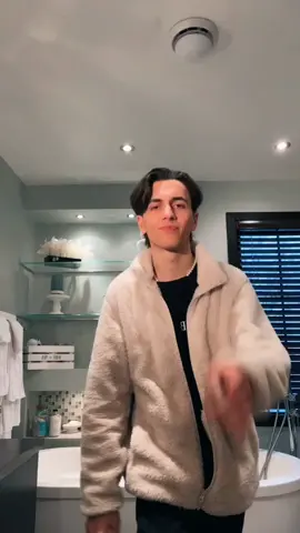 Winter season isn’t my favorite season😬 but I do enjoy a little bit of snow ❄️ #fyp #foryou #michealjackson #dancer