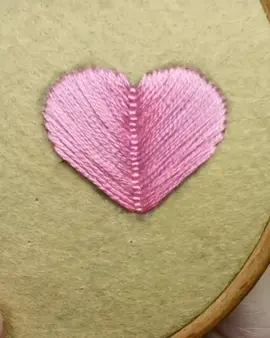 #вышивкагладью #handembroidery #ручнаявышивка #сердечкосвоимируками #вышивка #embroidery #патерн #сердечко
