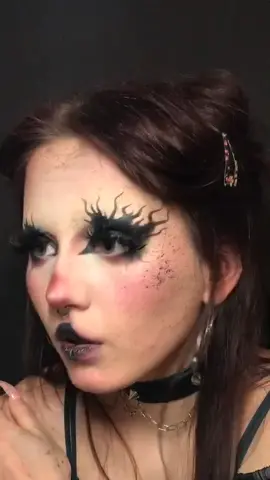 collab with @eyeoutfits, go check her out🖤 #makeuptransformation #makeupisart #altmakeup #gothmakeup