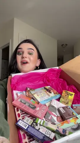 What do you want to see videos on?😍🔥 #makeup #pr #beauty #unboxing #mail