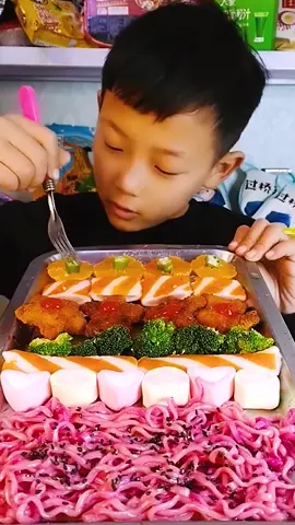 Guess how old is he? 💕#asmr #asmrsounds #eating #eatingshow #food #FoodLover #mukbang #yummy #tiktokfood #foryou #fyp #foodasmr