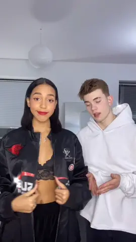 Её талия аномалия @alishhaa 😏 @beembi 😍