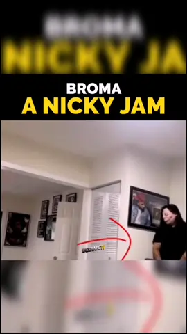 Pobre #nickyjam 😩🤣