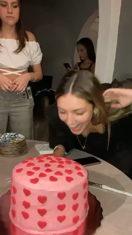 #pegar un video de @reginagglz #pastel #pastelazo #comida #fiesta #pastelenlacara #sincomer  #like #triste #tristeza #cumpleaños  #cumple