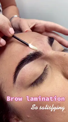 So #satisfying I get goosebumps 🤩 #browlamination #finaltouches #brow #beauty
