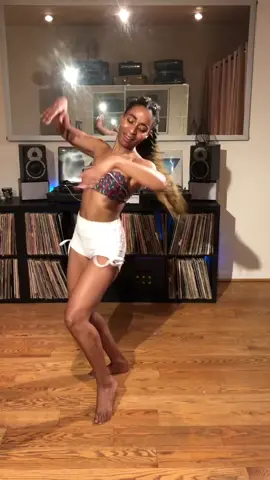 Grazin In The Grass #bellydance #bellydancetiktok #fusionbellydance #BlackTikTok #blackgirl #happyvibe #goddess #melanin #blackart #glow #oldschool