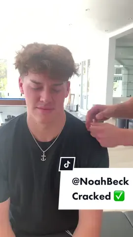 @noahbeck Cracked ✅ ( COMMENT WHO SHOULD I CRACK NEXT? ) #chiropractor #satisfying #swayhouse #swayla