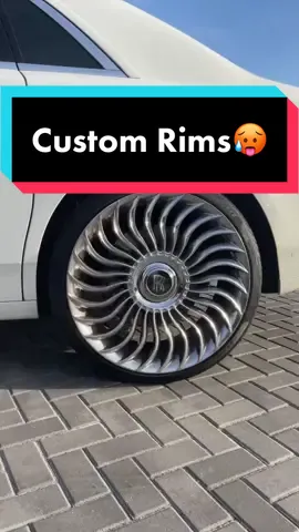 These custom rims from @electricperformance are crazy🥵 #rollsroyce #custom #rims #RR #damn