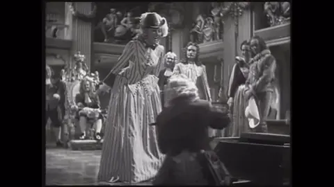 Increíble! Erna Sack, la canario alemana (“Nanon”) #ernasack #cantantescanarios #opera #voz #musica #increible #alemania