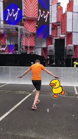 Dancing like a duck 🦆 #kingsland #foryoupage #crazy #dance #moves #fy #edm #music #tiktok #netherlands #mainstage #orange #lafuente #tonyjunior