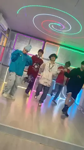 Bây giờ mới kịp đu trend các bạn 🎶✌🏻 #kionxdanceteam #trend #xuhuong #tiktokdance #kionx