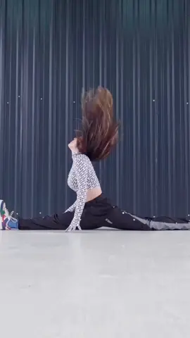 Sizce dans videosu bir içerik midir? ⭐️ #up #upchallenge #cardib @dansfabrika