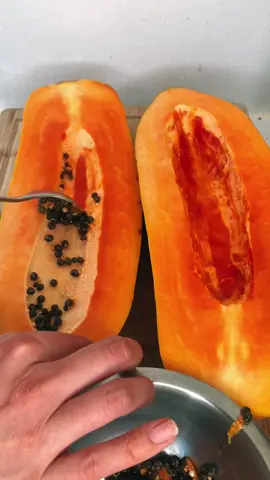 What’s your fav fruit?🥰#foodontiktok #asmr #foodasmr #fyp #foryou #papaya #asmrmukbang #slicingasmr #Coming2America #xyzbca #food #fruit