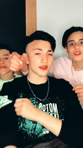 دامن سفید رنگ گلابی داره 🤪✋🏻#elyas_jan07 #afghan #afghanboy #uşak @mr__alireza001 @faryabi19