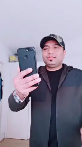 Kaha pugyau Ray vet पनि hunna 💔💔💔maya launai maan 6ina aba jindagi vhaar yo swarthi दुनियाँमा.. Khuc rahu.. Photo ta केबल सम्झना.. 💔💔💔💐❤️🙏