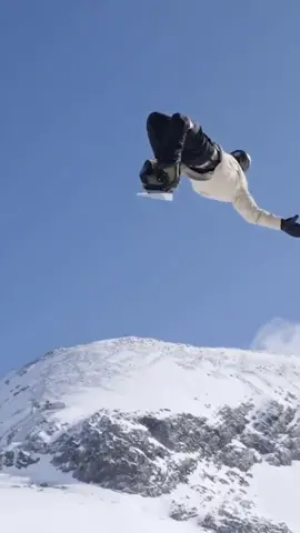 Freestyle training session 🏂(📸@nicolaliviero) #Extreme #FullSend #Epic #xyzbca #extremesports #foryoupage #viral #tricking #snowboarding #snow #flip