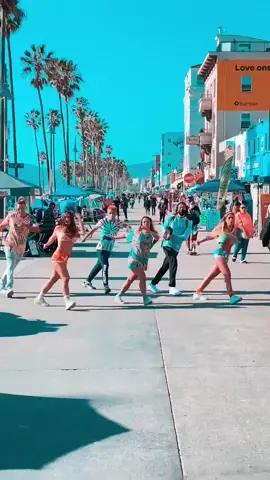 Shufflin through the boardwalk 👟 #crosswalkchallenge #shufflechallenge #shuffle DC: @tuzelitydance