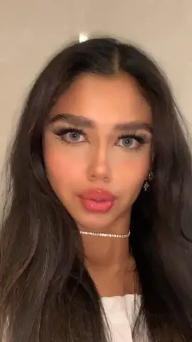 Un poco de frizz🥲 #fyp #makeup