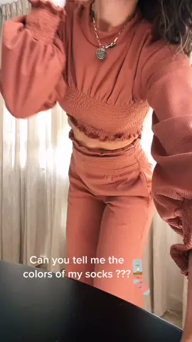 De que color son mis medias ✨🧦??? #kissyourpet #aquiestamos #mujeresqueinspiran #ElExito #sugarcrash #venezuelandesign #antiguagirl