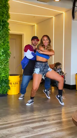 O moça 🎶♥️ Com o meu chameguinho @broopz  • Cadê a galera que curte a gente dançando juntin? #fy #foryou #viral #tiktok #dance #dc