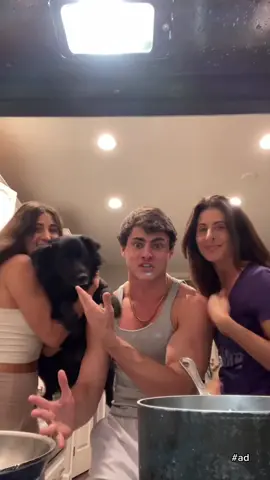 Making dinner with my sister and ma @do_or_drink