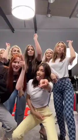 With the girlZ💕💁🏻‍♀️     @porcelanovva @klatex @klaudia.owczarek @lena_moonlight @ola_nowak @beautyvtricks @weronikajagus