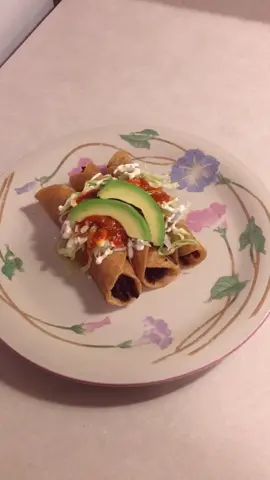 Flautas De Carne Deshebrada 🔥 #EasyRecipe #flautas #carnederes