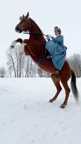 Хотели бы попробовать свечку в дамском седле? 😍 #конюшня #свечка #трюк #дамскоеседло #лошади #фотосессия #реконструкция #horse #19century #photoshoot