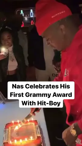 #Nas celebrates his first Grammy with #HitBoy 🏆