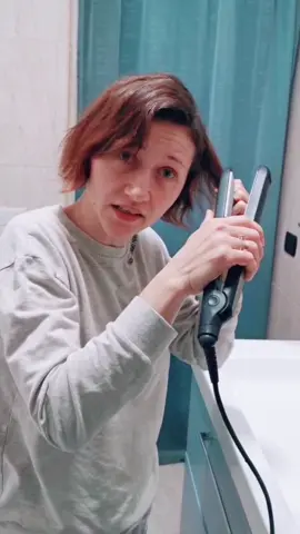 #😂😂😂😂😂😂😂quando non sai a che cosa serve la piastra #funnn #videodivertenti #tik_tok #fatevinarisata