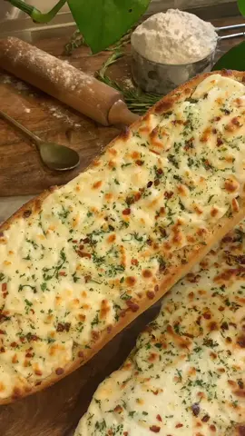 Cheesy Garlic Bread w/ Homemade French Bread 🥖🧄🎞  the bread addiction continues 🤠