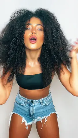 Tive que gravar a música toda 😅 / dc: @biahlirio