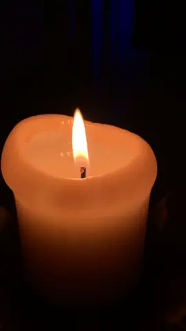 Kerzenlicht #tod #sarg #sargbau #bestatter #sterbelied #trauer #hoffnung