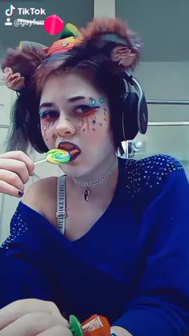 rwuploafing this from a different account cuz I like it o.o #sugar #sugarcrash #bright #flashing #furry #rwar