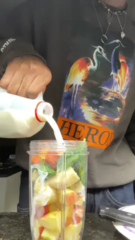 Mfs prepare a meal for 35 in under 20 seconds 😭🦾