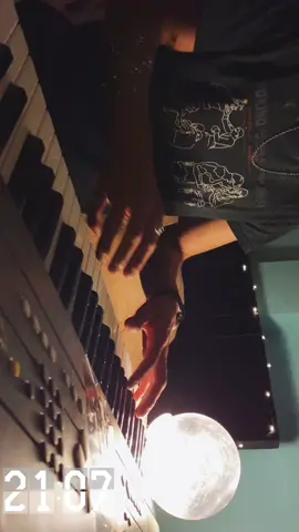 Tocas el piano y se te reinicia la vida