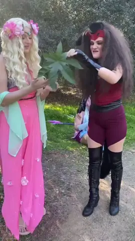 Perfuma loves plants 🌸 #perfuma #shera #sheraprincessofpower #princessesofpower #catra #glimmer