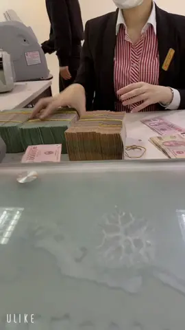 Có ai bị giống em ko đi rút tiền ngân hàng mà bị thiếu mất 1 tờ 500k