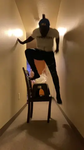 #greenscreenvideo It’s way harder than it looks😂😂 I’ll try again tomorrow but outside😂@tvnyii  #fyp #viral #foryoupage #itsjustwater #water