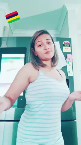 Mauritian style, nous fer prep tujurs et dance tujurs 😀❤💃 #SmileStrong2021 #fyp #🇲🇺 #mootia #linzybacbotte #segadance #cooking