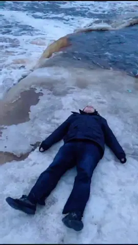 под тобой стучит вода #водопад #лед #снег #зима #холод #грусть #природа #тосненскийводопад #спб