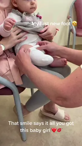 My first fitting ❤️ #prosthetic #amnioticbandsyndromeawareness #amnioticbandsyndrome #limbdifference #limbdifferenceawareness