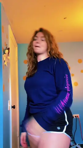 someone teach my rhythm please 😂 #SourPatchPrankFund #GodzillaVsKongRoar #fypシ #dance #bodypositivity #midsize #curvy