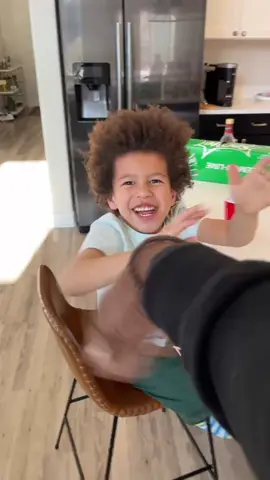 Round ???  He wasn’t ready. Caught in the middle of snacking