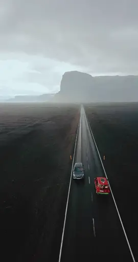 Roadtrips in #Iceland are different⛰🤯 #tiktoktravel #travelling #reisen #reise #vacation #roadtrip #lotterlive #dronevideo #drone IG: @lotter_live