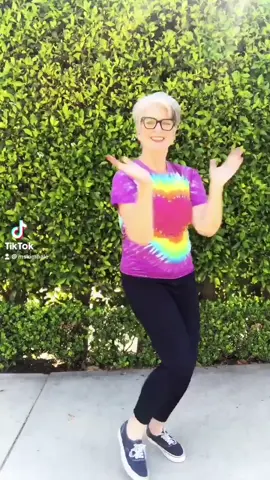 Bad vibes don’t go with my outfit.☀️🌈🌴 #happypharellwhilliams #happy #pharrell_williams #over50club #over50women #dance #dancechallenge #joy